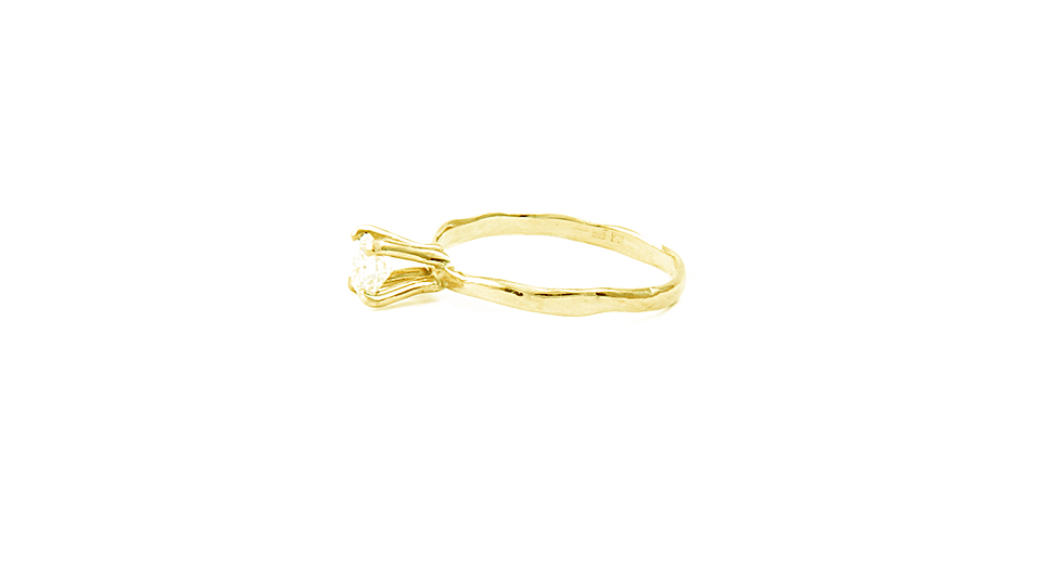 Vysoky prsten s diamantom z rodinneho zlata